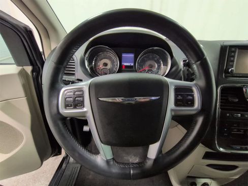 Used 2013 Chrysler Town & Country Touring w/ Trailer Tow Group image 23