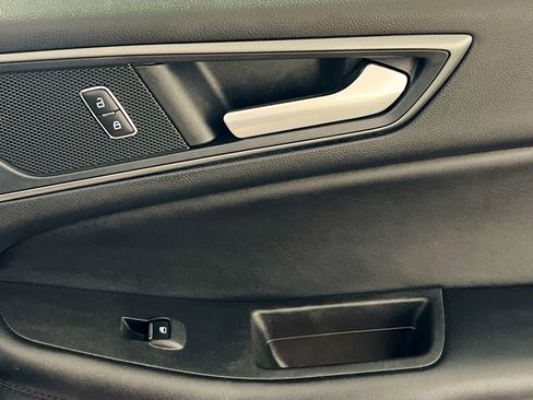 Used 2020 Ford Edge SE image 32