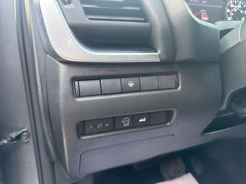 Used 2024 Nissan Rogue SV image 16