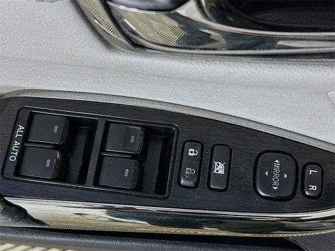 Used 2014 Toyota Avalon Limited image 22