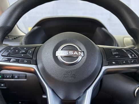 Used 2025 Nissan Sentra SV FWD image 25