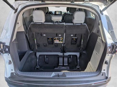 Certified 2022 Toyota Sienna XLE w/ XLE Plus Package FWD image 6