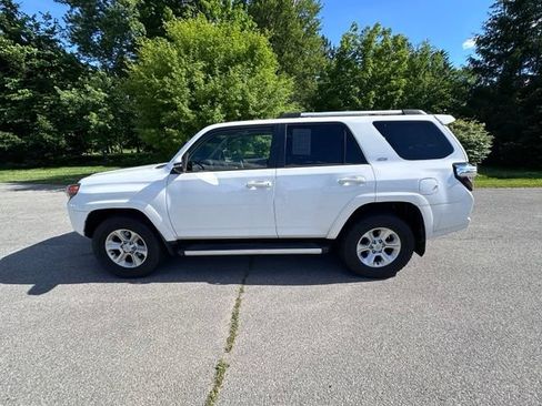 Used 2022 Toyota 4Runner SR5 Premium w/ Moonroof Package AWD/4WD image 6