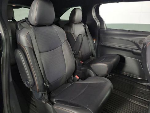 Used 2024 Toyota Sienna XSE FWD image 17
