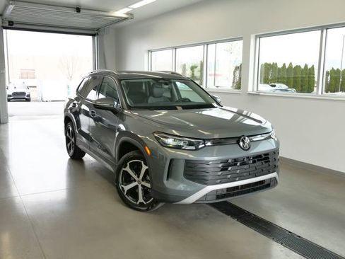 New 2026 Volkswagen Tiguan SE AWD/4WD image 1