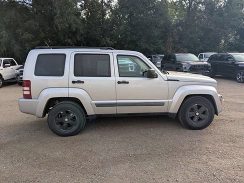 Used 2008 Jeep Liberty Sport w/ Popular Equipment Group AWD/4WD image 9