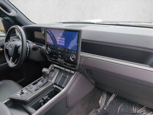 Used 2024 Lexus GX 550 w/ Cold Area Package AWD/4WD image 28