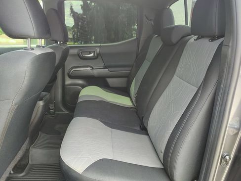 Used 2021 Toyota Tacoma TRD Off-Road w/ Technology Package AWD/4WD image 17