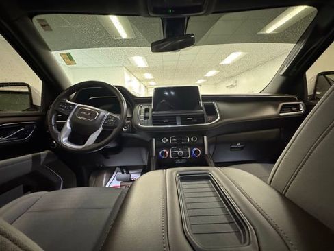 Used 2022 GMC Yukon XL SLE image 12