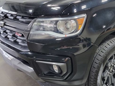 Used 2021 Chevrolet Colorado Z71 w/ Z71 Midnight Edition AWD/4WD image 9