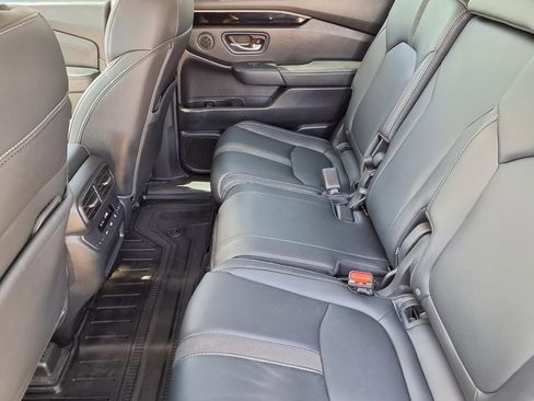 Certified 2025 Honda Pilot Touring image 11