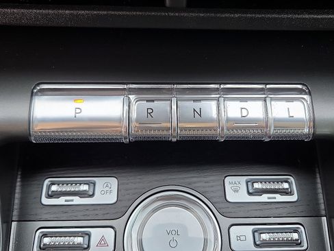 Certified 2024 Lincoln Nautilus Reserve w/ Equipment Group 202A AWD/4WD image 17