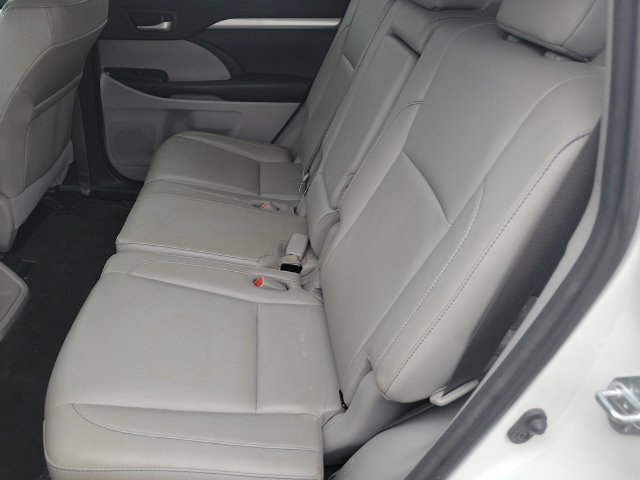 Used 2018 Toyota Highlander XLE AWD/4WD image 17