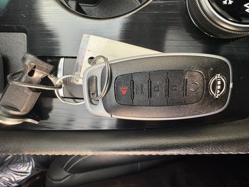 Used 2023 Nissan Rogue SL w/ SL Premium Package image 31