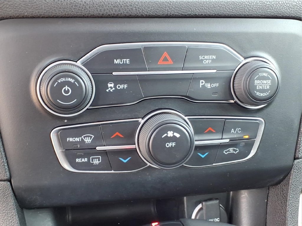 Used 2022 Dodge Charger SXT RWD image 9