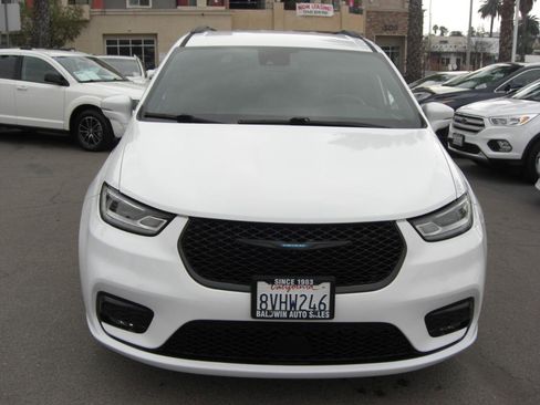 Used 2021 Chrysler Pacifica Touring w/ S Appearance Package image 2