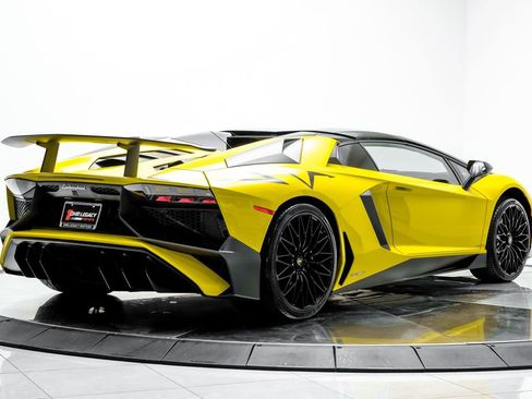 Used 2017 Lamborghini Aventador LP 750-4 Superveloce AWD/4WD image 5