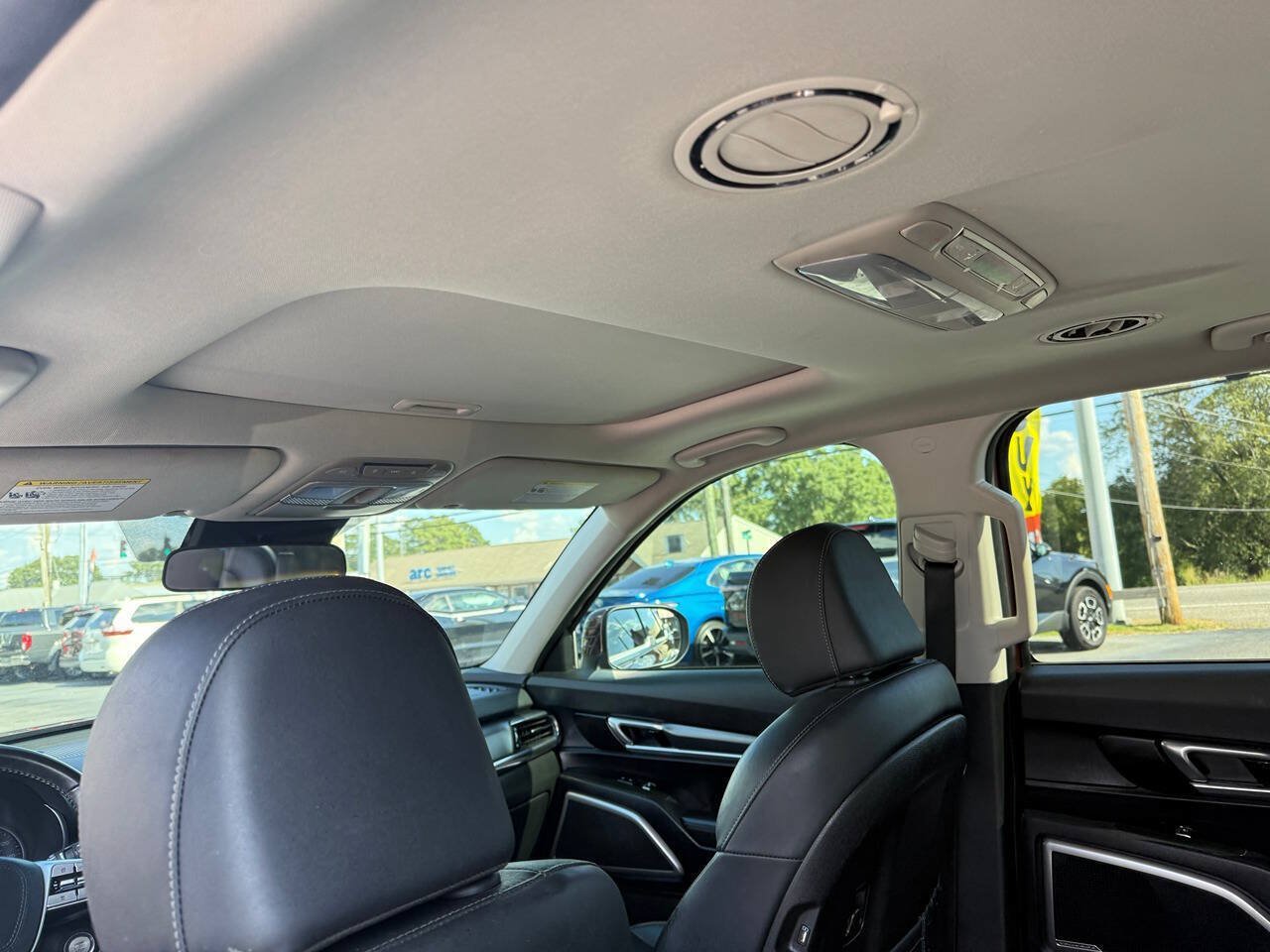 Used 2022 Kia Telluride S FWD image 11
