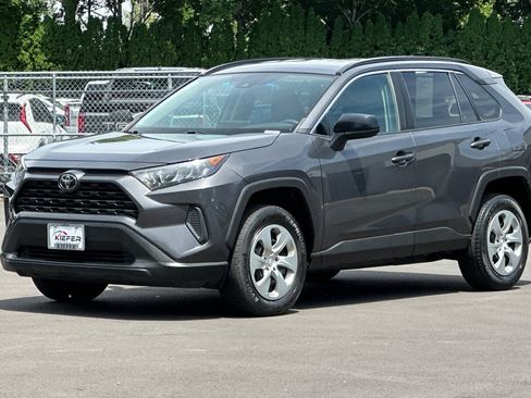 Used 2019 Toyota RAV4 LE FWD image 8