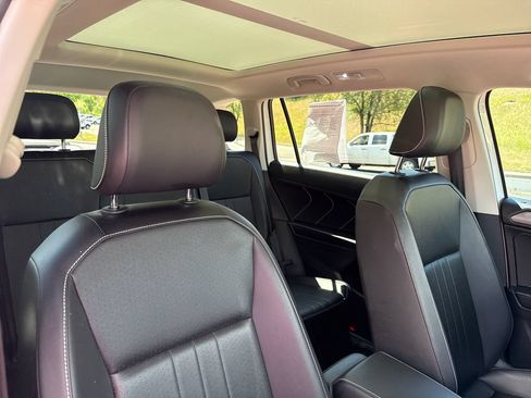 Used 2024 Volkswagen Tiguan SE w/ Panoramic Sunroof Package AWD/4WD image 33