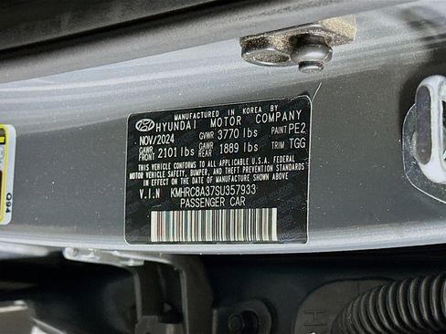 Used 2025 Hyundai Venue SEL FWD image 12