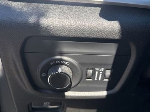 Used 2023 Jeep Grand Cherokee Laredo image 18