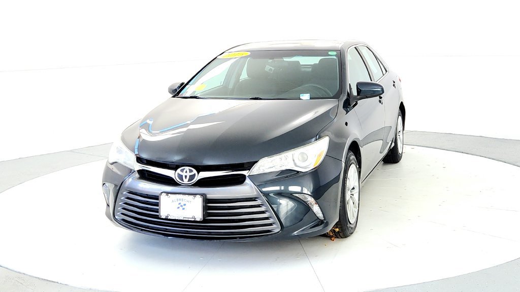 Used 2015 Toyota Camry LE w/ Moonroof Package FWD image 2