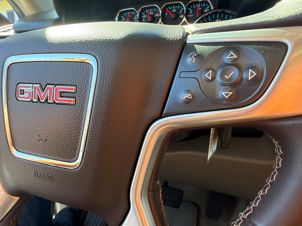 Used 2017 GMC Yukon XL SLE w/ Enhanced Driver Alert Package RWD image 29