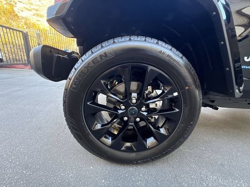 Used 2024 Jeep Wrangler Unlimited Sahara AWD/4WD image 32