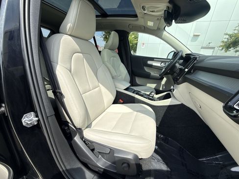 Used 2020 Volvo XC40 T5 Momentum w/ Protection Package Premier AWD/4WD image 26