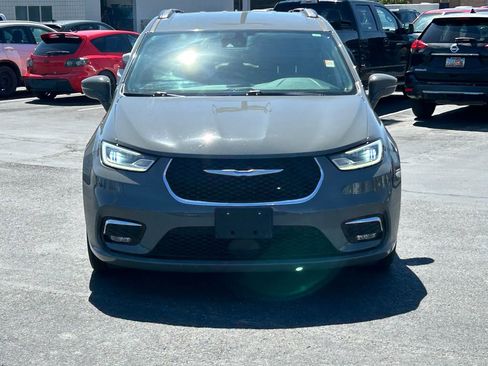 Used 2021 Chrysler Pacifica Touring FWD image 10