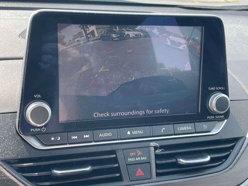Used 2024 Nissan Altima 2.5 SV FWD image 19