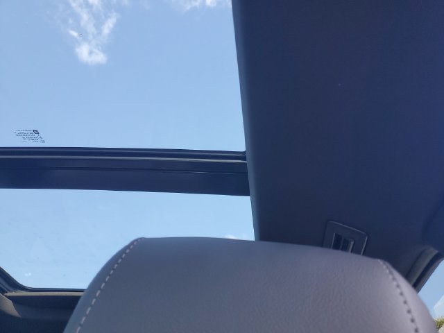 Certified 2025 Cadillac XT6 Luxury AWD/4WD image 13