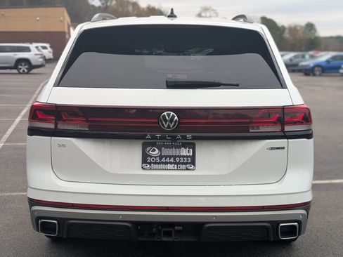 Used 2024 Volkswagen Atlas Peak Edition SE image 8