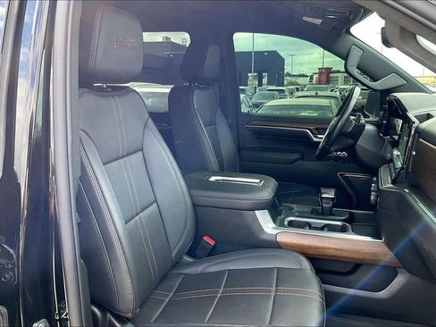 Used 2022 Chevrolet Silverado 1500 High Country w/ Technology Package AWD/4WD image 10