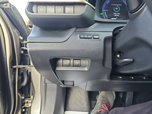 Used 2023 Toyota Crown Limited image 27