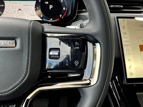 Used 2025 Land Rover Range Rover Sport SE image 19