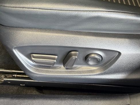 Used 2023 Toyota Camry SE image 18