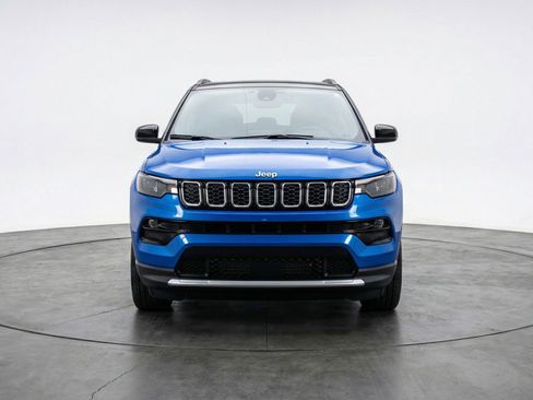 Used 2025 Jeep Compass Limited AWD/4WD image 2