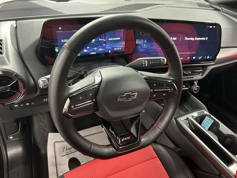 Certified 2025 Chevrolet Equinox EV RS FWD image 4