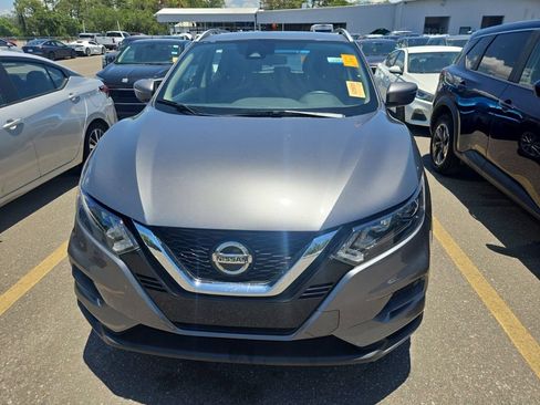 Used 2020 Nissan Rogue Sport SV FWD image 2