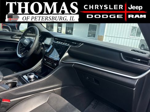 Used 2025 Jeep Grand Cherokee L Altitude AWD/4WD image 30