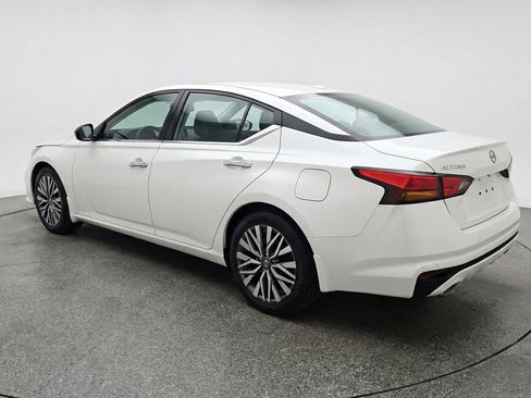 Used 2025 Nissan Altima 2.5 SV image 6