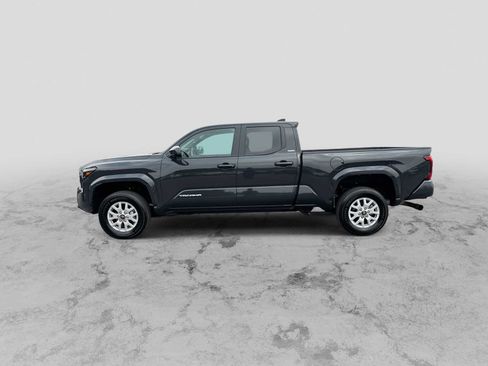 Used 2025 Toyota Tacoma SR5 AWD/4WD image 5