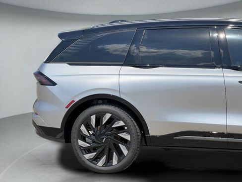 New 2025 Lincoln Nautilus Reserve w/ Jet Appearance Package image 12
