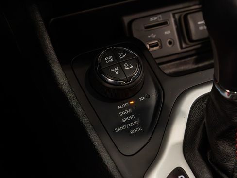 Used 2015 Jeep Cherokee Trailhawk w/ Comfort/Convenience Group image 15