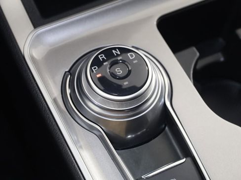 Used 2024 Ford Edge SEL w/ Convenience Package image 7