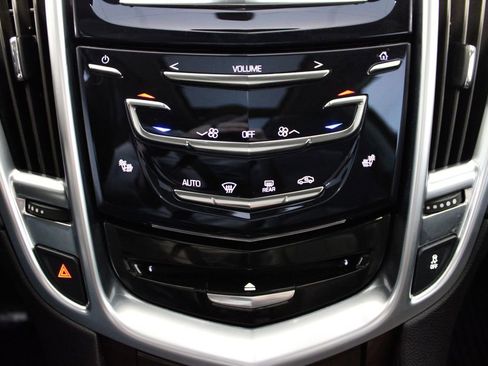 Used 2015 Cadillac SRX Luxury image 7