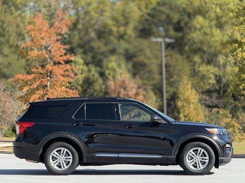 Used 2020 Ford Explorer XLT image 11