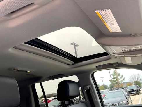 Used 2020 Chevrolet Suburban LT image 14